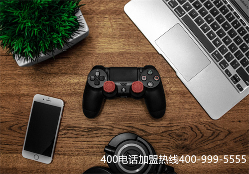 400電話收費(fèi)標(biāo)準(zhǔn)是,400電話收費(fèi)標(biāo)準(zhǔn)是分?jǐn)偟膯?></p><p><p>在探討400電話的使用體驗(yàn)時(shí)，我們經(jīng)常會(huì)觸及到其特有的收費(fèi)模式——分?jǐn)偸召M(fèi)。對(duì)于企業(yè)與消費(fèi)者而言，這一模式設(shè)計(jì)旨在平衡雙方的溝通成本，提升服務(wù)的可達(dá)性和效率。今天，我們將從用戶的角度出發(fā)，深入了解400電話的分?jǐn)偸召M(fèi)制度，以及它如何影響我們的日常溝通體驗(yàn)。</p><p>400電話，作為一種企業(yè)級(jí)的客戶服務(wù)熱線，其核心魅力在于它的便捷性與專業(yè)性。不同于傳統(tǒng)的電話服務(wù)，400電話通過分?jǐn)偸召M(fèi)機(jī)制，巧妙地解決了長(zhǎng)距離溝通的費(fèi)用顧慮。這意味著，當(dāng)用戶撥打一個(gè)400號(hào)碼尋求幫助或咨詢時(shí)，電話費(fèi)用不是完全由用戶承擔(dān)，而是由企業(yè)和用戶共同分擔(dān)。這種模式的設(shè)定，體現(xiàn)了企業(yè)對(duì)客戶的一種關(guān)懷，降低了用戶的溝通門檻，尤其是對(duì)于那些需要頻繁咨詢或服務(wù)支持的用戶來說，無疑是一個(gè)福音。</p><p>從用戶體驗(yàn)的角度來看，分?jǐn)偸召M(fèi)減少了用戶在尋求幫助時(shí)的心理負(fù)擔(dān)，鼓勵(lì)了更自由的溝通。用戶不必?fù)?dān)心因長(zhǎng)時(shí)間通話而產(chǎn)生高昂的電話費(fèi)，這促使他們能夠更加詳細(xì)地表達(dá)自己的需求，同時(shí)也使企業(yè)能夠更全面地了解并解決用戶的問題，從而提升整體的客戶滿意度和忠誠(chéng)度。</p><p>當(dāng)然，了解400電話的收費(fèi)標(biāo)準(zhǔn)也十分重要。雖然分?jǐn)倷C(jī)制簡(jiǎn)化了用戶側(cè)的成本，但具體的費(fèi)用細(xì)節(jié)，如企業(yè)承擔(dān)的部分和用戶需要支付的基礎(chǔ)通話費(fèi)，會(huì)根據(jù)不同的運(yùn)營(yíng)商和服務(wù)套餐有所差異。因此，作為用戶，在使用前，通過官方網(wǎng)站或客服詳細(xì)了解具體的收費(fèi)規(guī)則，可以幫助我們更好地規(guī)劃通話，避免不必要的費(fèi)用支出。</p><p>400電話的分?jǐn)偸召M(fèi)模式不僅是一種經(jīng)濟(jì)上的創(chuàng)新，更是企業(yè)與用戶之間建立信任與良好溝通的橋梁。它以用戶為中心，通過減輕用戶負(fù)擔(dān)，促進(jìn)了更順暢的服務(wù)交互。在享受這一便利的同時(shí)，用戶應(yīng)合理利用，既體驗(yàn)到高效的服務(wù)，又確保個(gè)人通訊成本的透明與可控，從而化400電話帶來的正面效應(yīng)。</p></p>                </div>
                <div   id=
